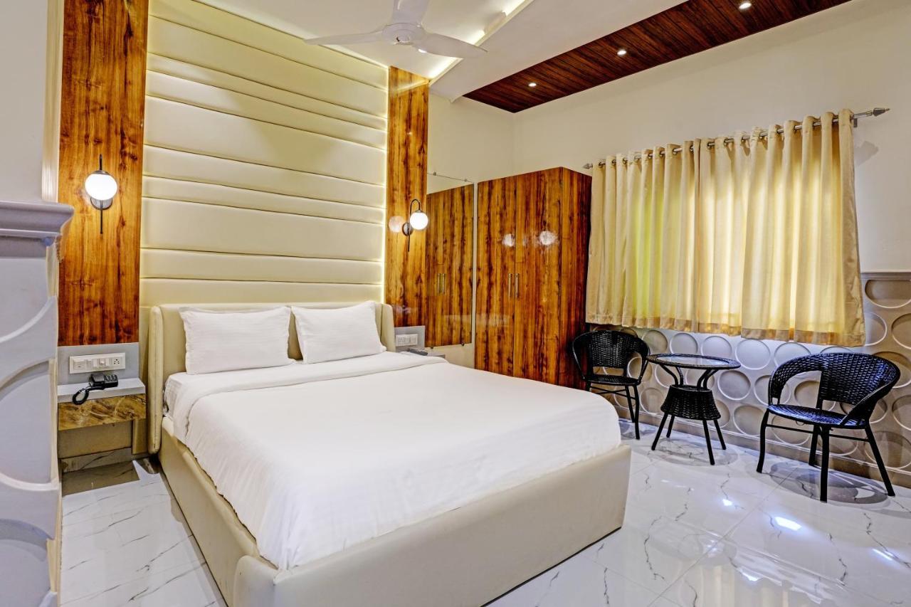 Collection O Palm Springs Beach Resort Mumbai  Buitenkant foto