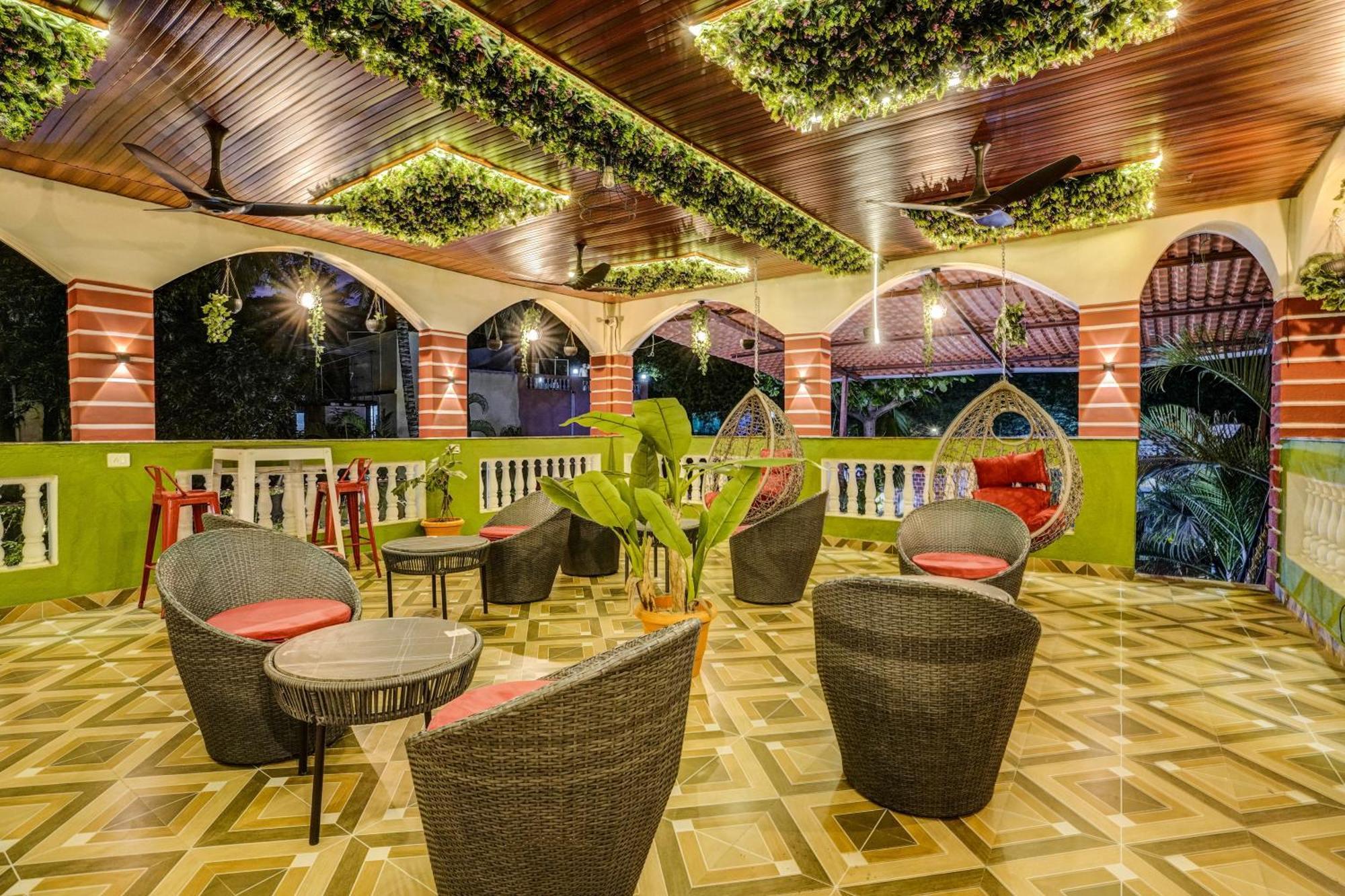 Collection O Palm Springs Beach Resort Mumbai  Buitenkant foto